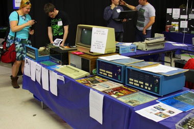 復古風潮席卷美國計算機展，老款蘋果產品與新式維修服務同臺受捧